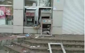 Под Киевом наглые воры взорвали банкомат: жуткий момент попал на видео
