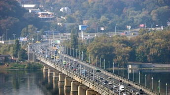 В Киеве "заминировали" мост Патона