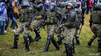 Марш против террора в Минске: в центр стянули пулеметы, силовики стреляют