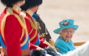 Елизавета II готовится передать корону: стало известно, кому и когда