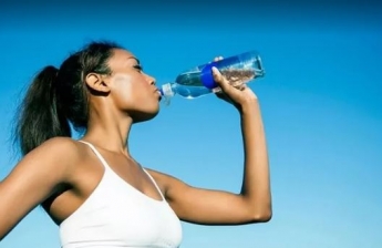 Так ли необходимо пить по 2 литра воды в день – что говорят ученые