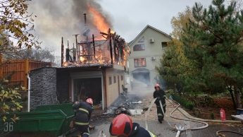 В Запорожской области тушили двухэтажный дом (фото)