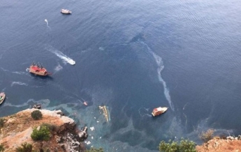 В Турции затонул катер с туристами, есть жертвы (видео)