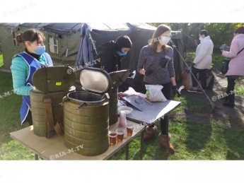 В Мелитополе начали бесплатно кормить бездомных (видео)
