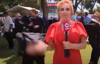 В Австралии мужчина снял штаны в прямом эфире (видео)