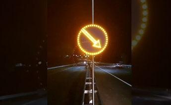 На стратегической запорожской трассе устанавливают знаки LED-подстветкой