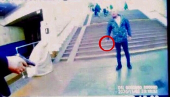 В Киеве вооруженный мужчина напал в метро на копа: ему не понравилось замечание про маску
