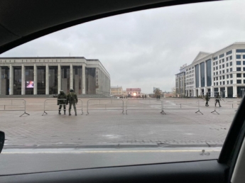 В Минск стягивают военную технику и силовиков накануне нового митинга: фото и видео