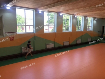 В один из лучших школьных спортзалов в Мелитополе не пускают детей (фото)
