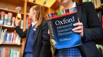 Оксфордский словарь изменил 