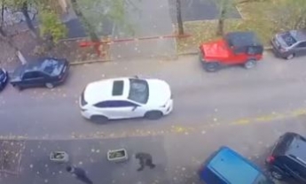 В Харькове женщина отметилась эпической парковкой - видео сделало ее 