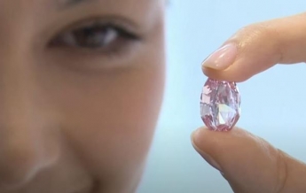 В Женеве на аукцион выставили уникальный бриллиант (видео)