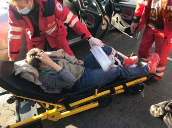 В Запорожье в результате ДТП женщина сломала ногу (фото)