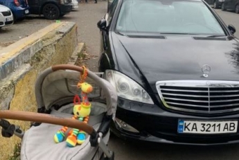 Мамы с колясками не пройдут: в сети прославили наглого "героя парковки" в Киеве