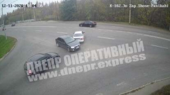 В Днепре на Запорожском шоссе Renault въехал в Daewoo: видео момента аварии