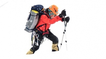 81-летний альпинист собрался покорить высочайшую вершину в честь жертв коронавируса: фото