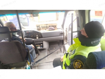 В Мелитополе водители маршруток устроили прятки с инспекторами "Укртрансбезопасности" (видео)