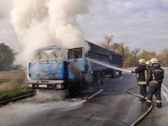 В Запорожье горел грузовик (фото)