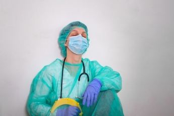Как в Мелитополе врачи ковидного госпиталя со стрессом справляются (видео)