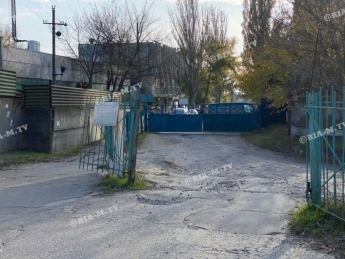 Карантин выходного дня заблокировал авторынок - в Мелитополе владельцы авто нашли выход (фото, видео)