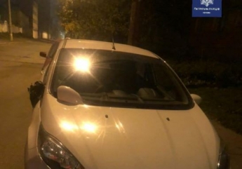 В Киеве жестко проучили хулиганов, которые разбивали чужие авто: фото