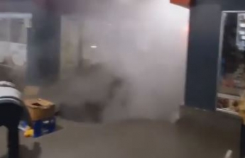 В Харькове прорвало теплотрассу и образовалась 6-метровая яма: видео "адского" ЧП