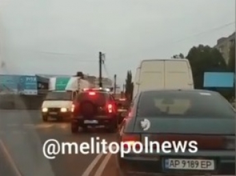 В Мелитополе полицейские "обиделись" на водителя, который их не пропустил (видео)