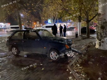 Пешеходы успели отскочить - ДТП на перекрестке в Мелитополе могло закончится трагедией (видео)