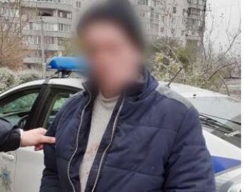 На Днепропетровщине пьяный мужчина угрожал пистолетом посетителям магазина: подробности
