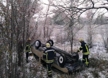В Запорожской области автомобиль вылетел с дороги и перевернулся (фото)