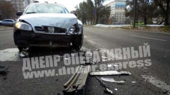 В Днепре на Метростроевской Daewoo врезался в Ford: пострадал мужчина(фото)
