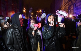 В Польше вновь прошли протесты против запрета абортов (видео)