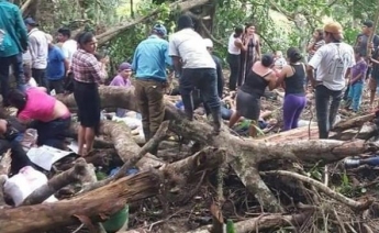 В Никарагуа грузовик перевернулся в овраг: 17 жертв (фото 18+)
