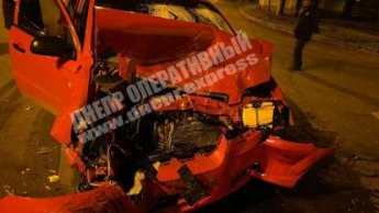 В Днепре на перекрестке Шмидта и Антоновича столкнулись "Газель" и Chevrolet: пострадал пассажир (фото)