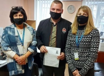30-летний житель Запорожья получил свой первый паспорт (фото)