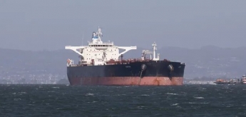 В Красном море на мине подорвался танкер с нефтью