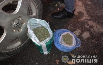 Жители Запорожской области продавали наркотики в Днепропетровске (фото)