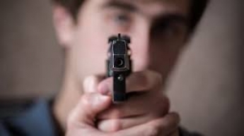 В Мелитополе за замечание водитель на ВАЗе погнался за своим обидчиком с пистолетом - происшествие с неожиданным финалом