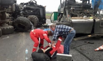 Под Кропивницким военное авто насмерть сбило людей: фото и видео с места трагедии