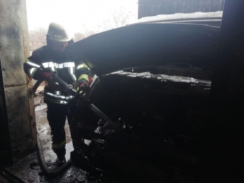 В Запорожье горел грузовой автомобиль (фото)