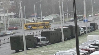 В Минске скопилась военная техника и силовики (видео)