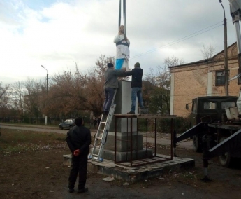 В Запорожской области вместо памятника Ленину поставили Христа Спасителя (фото)