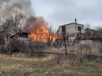 9 спасателей тушили пожар в частном доме Запорожского района (фото)