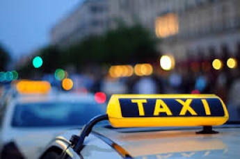В Запорожской области у таксиста вымогали 3 тысячи долларов