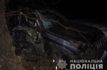 Под Харьковом женщина на джипе врезалась в дерево: четверо травмированных