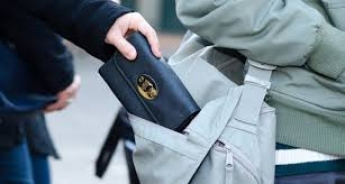 В Запорожье мужчина украл кошелек и был заснят камерой наблюдения (видео)