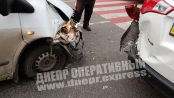 В Днепре на проспекте Слобожанский Mercedes врезался в Toyota: видео момента ДТП