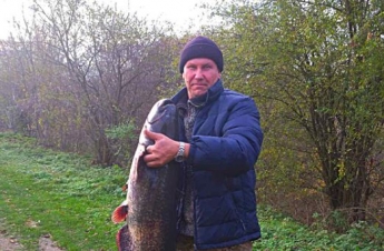 В Украине рыбак поймал гигантского сома - весит 26 кг: фото