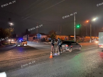 В Мелитополь водитель на БМВ устроил ДТП и скрылся с места происшествия (фото, видео)