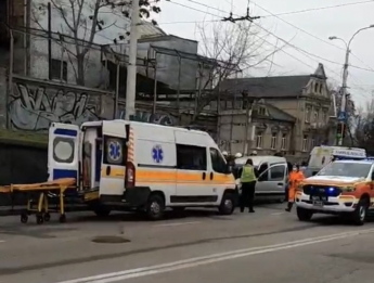 В Запорожье произошло серьезное ДТП, есть пострадавшие (фото, видео)